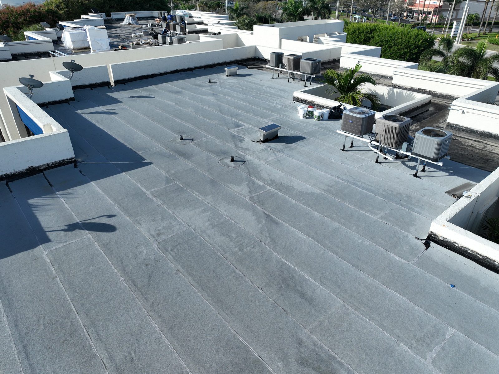 Large commercial flat roof replacement in South Florida